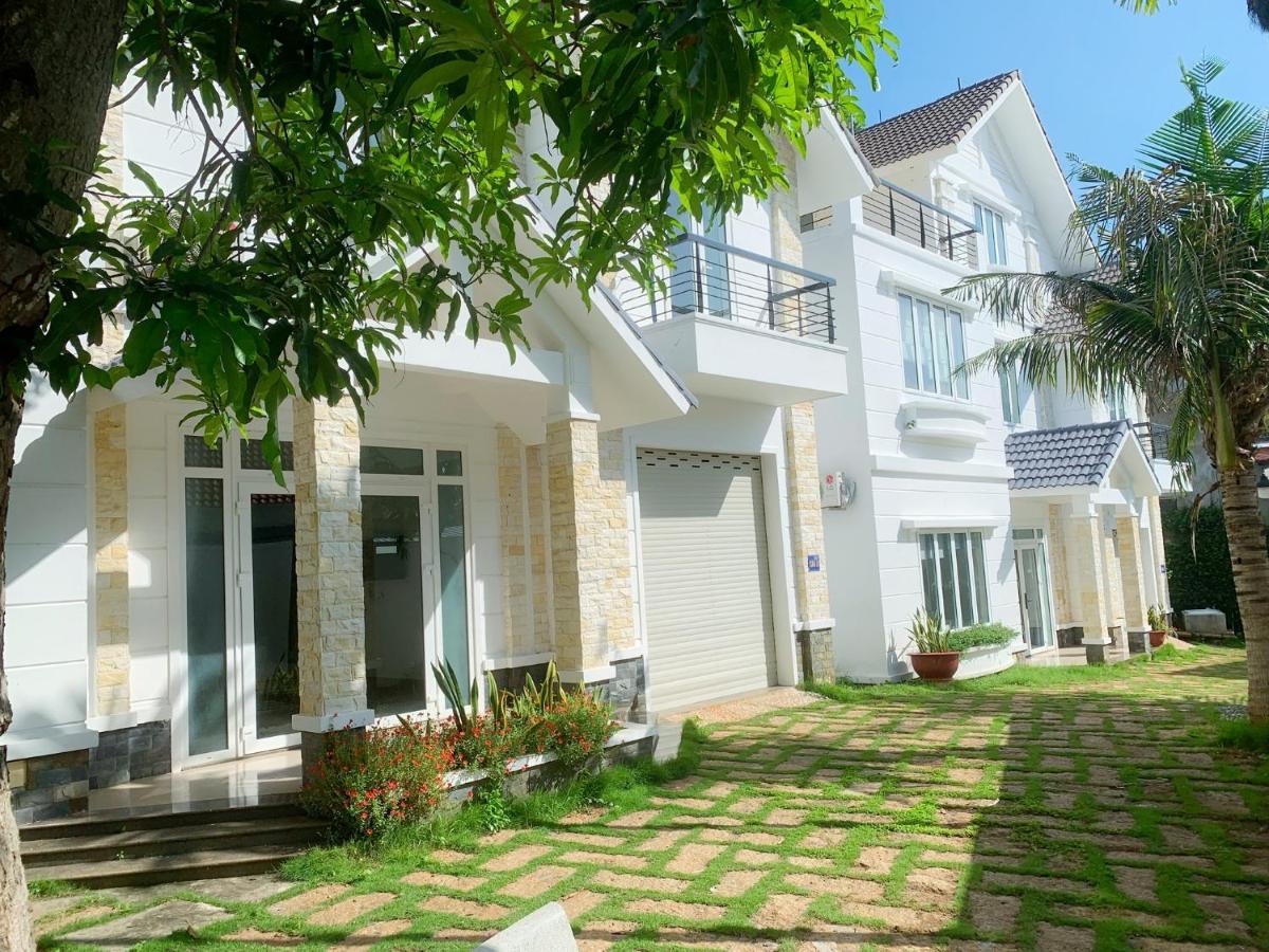 4 Bedrooms Villa In Vung Tau-Contemporary Greenhouse Garden Villa With Pool Extérieur photo
